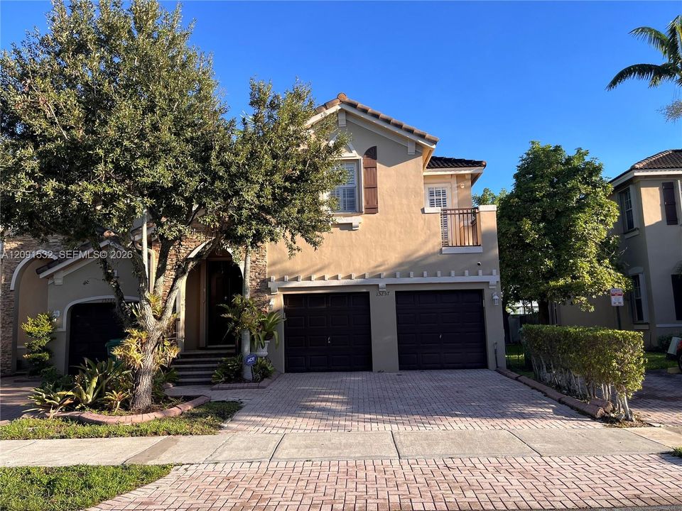 En Venta: $599,900 (4 camas, 2 baños, 2082 Pies cuadrados)