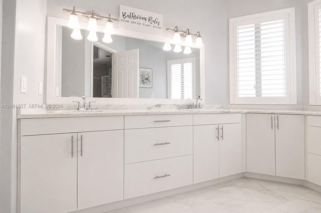 For Sale: $710,000 (5 beds, 3 baths, 2777 Square Feet)