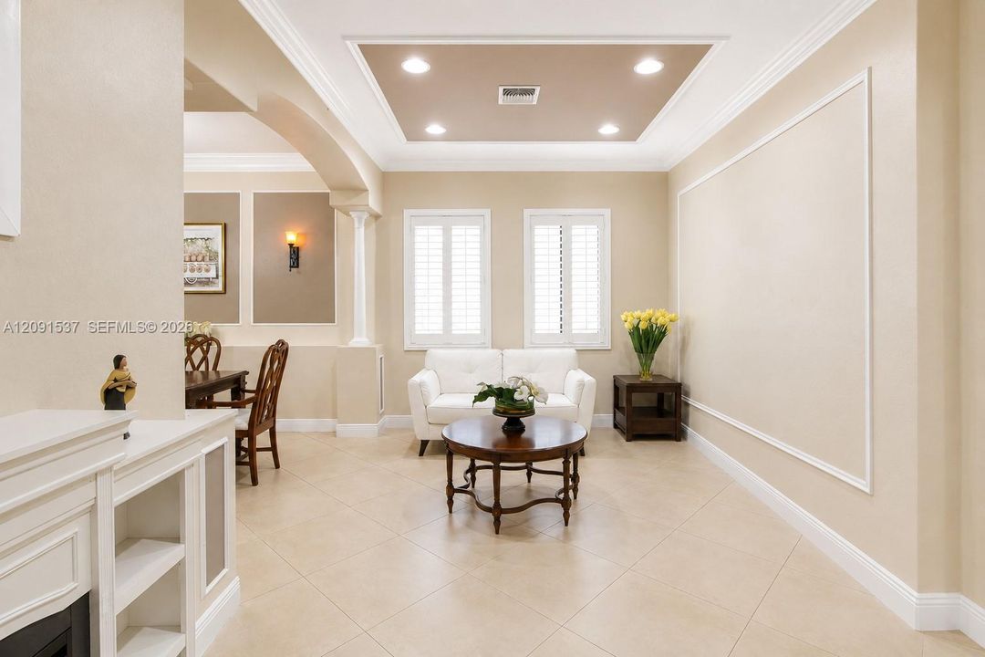 For Sale: $710,000 (5 beds, 3 baths, 2777 Square Feet)