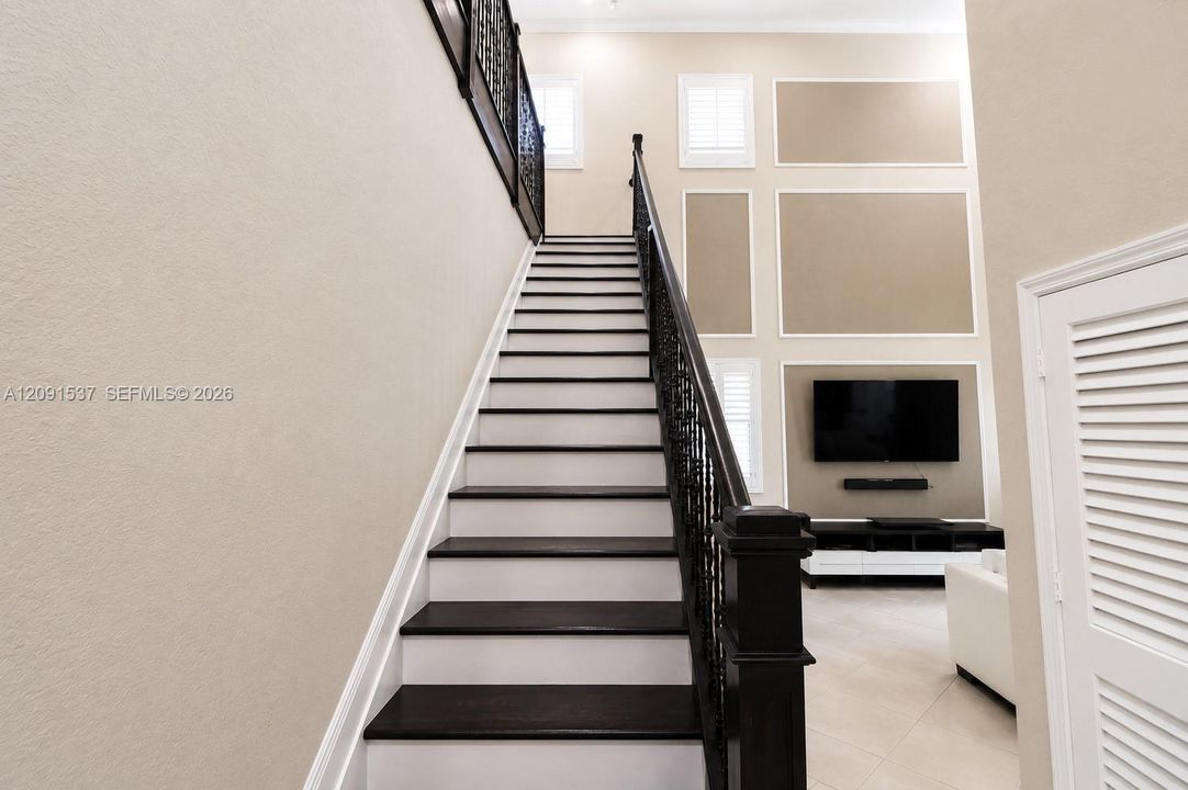 For Sale: $710,000 (5 beds, 3 baths, 2777 Square Feet)