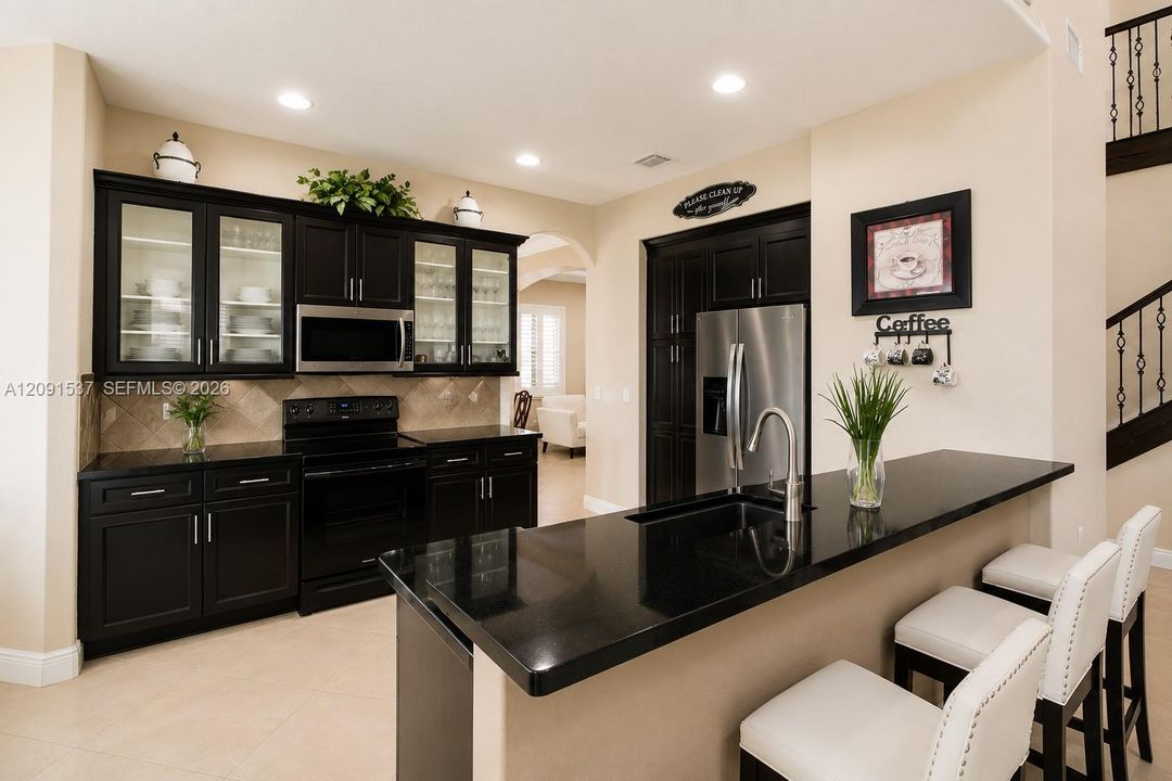 For Sale: $710,000 (5 beds, 3 baths, 2777 Square Feet)