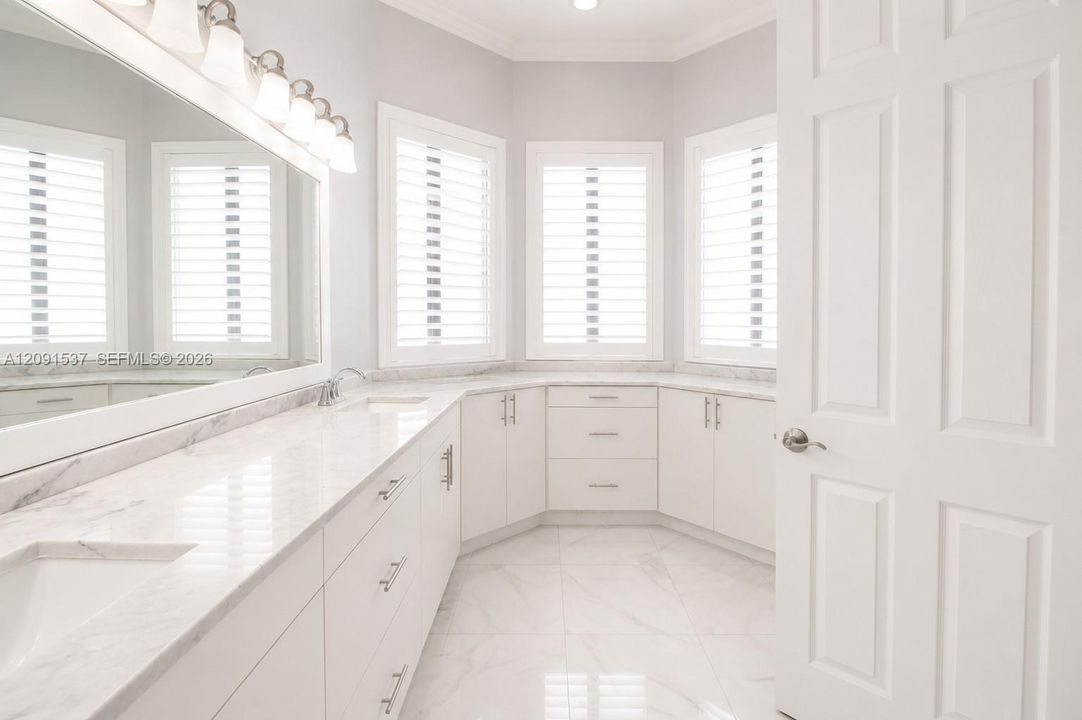 For Sale: $710,000 (5 beds, 3 baths, 2777 Square Feet)