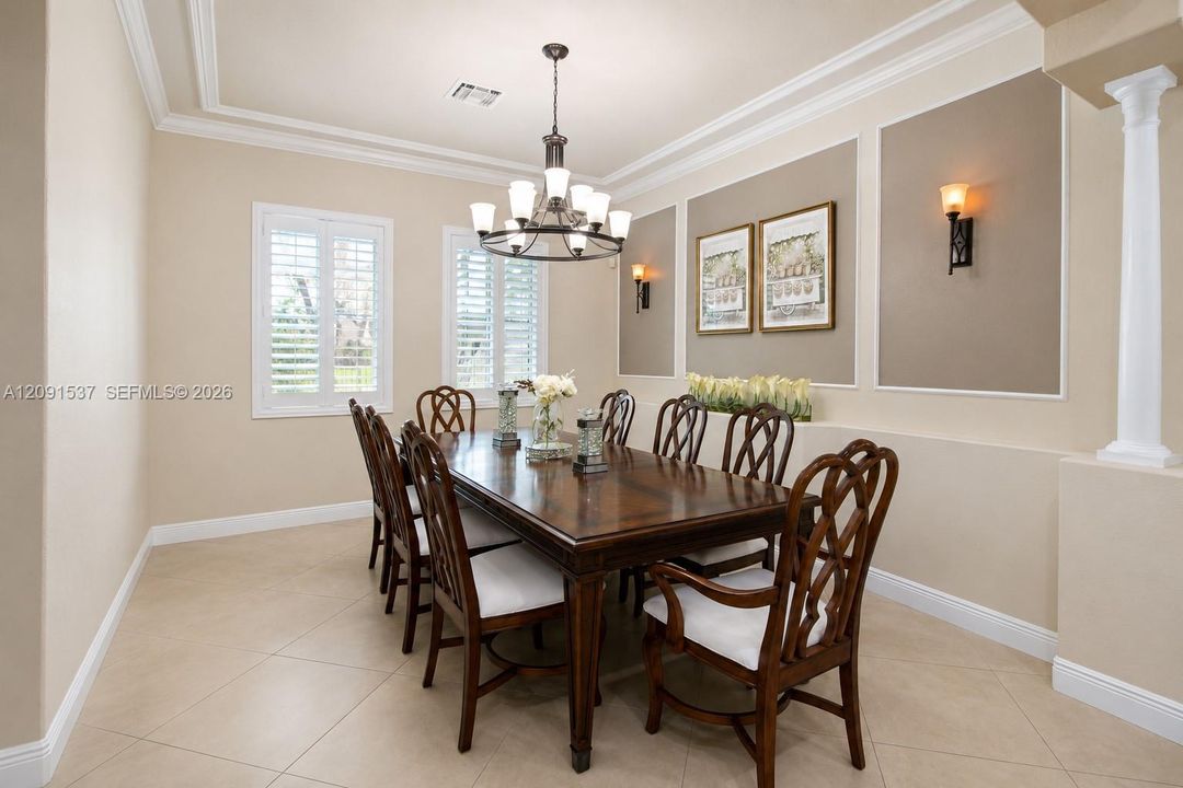 For Sale: $710,000 (5 beds, 3 baths, 2777 Square Feet)