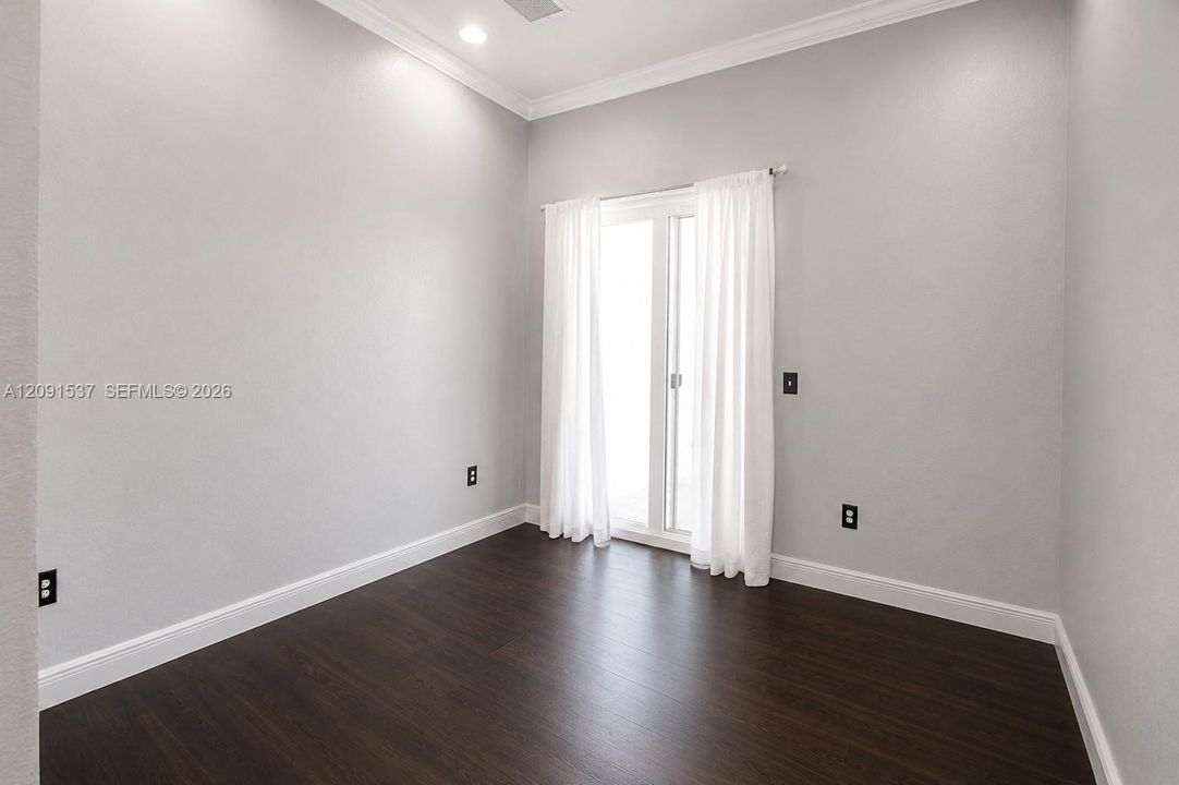 For Sale: $710,000 (5 beds, 3 baths, 2777 Square Feet)