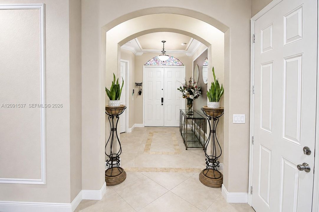 For Sale: $710,000 (5 beds, 3 baths, 2777 Square Feet)
