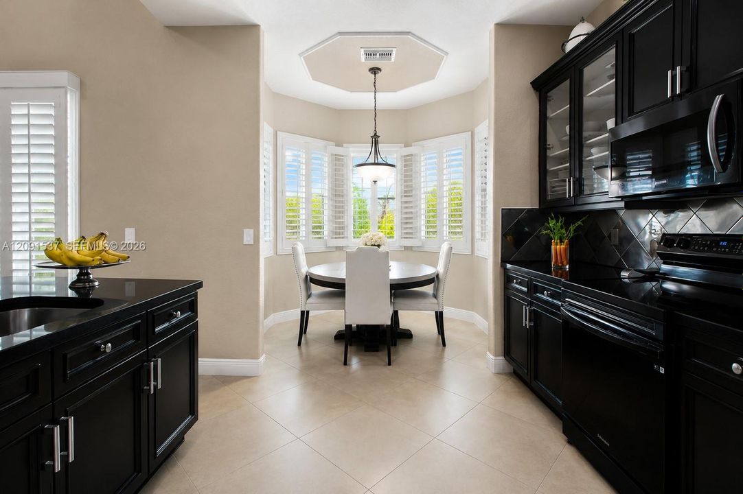 For Sale: $710,000 (5 beds, 3 baths, 2777 Square Feet)