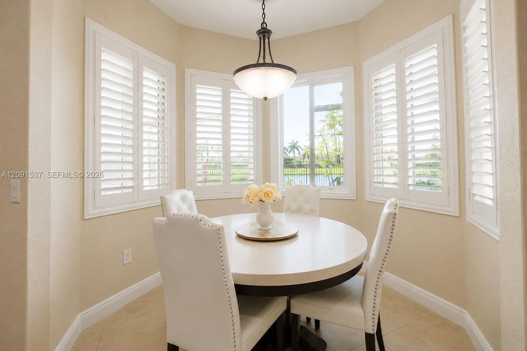 For Sale: $710,000 (5 beds, 3 baths, 2777 Square Feet)