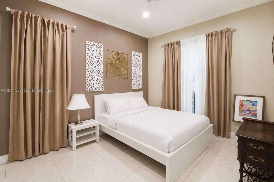 For Sale: $710,000 (5 beds, 3 baths, 2777 Square Feet)