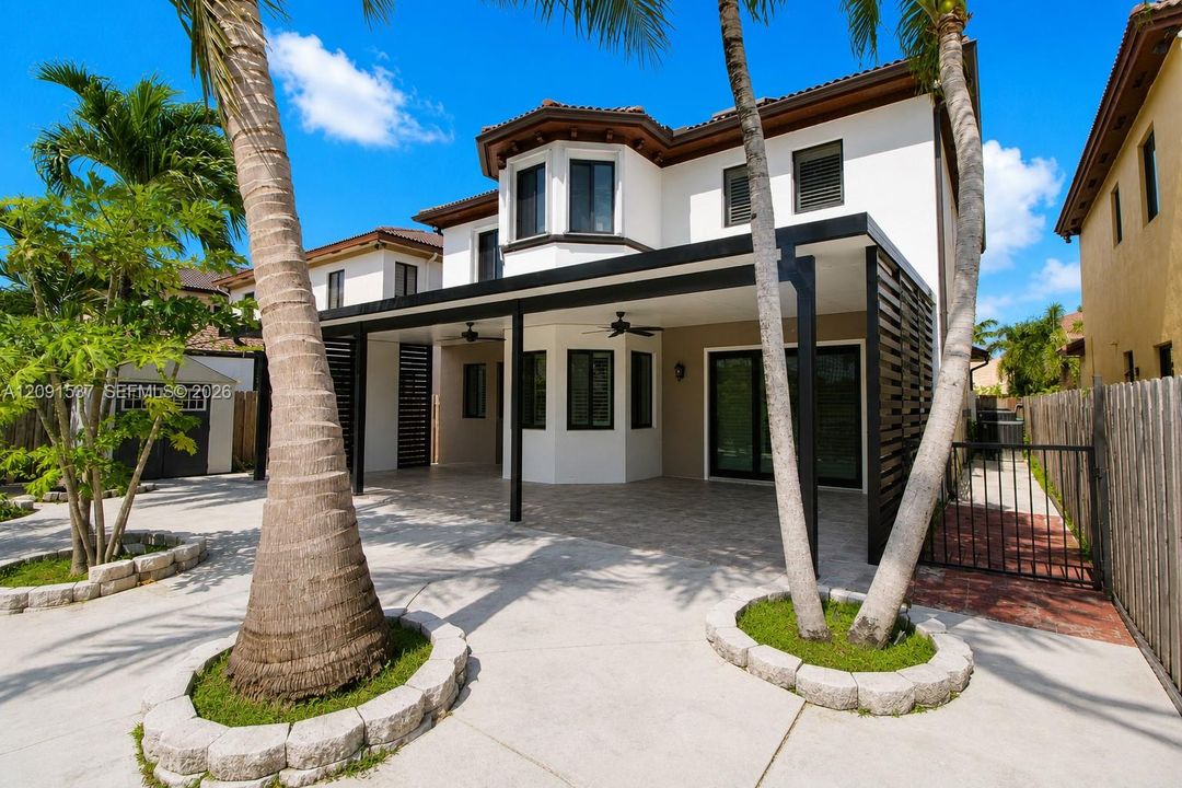 For Sale: $710,000 (5 beds, 3 baths, 2777 Square Feet)