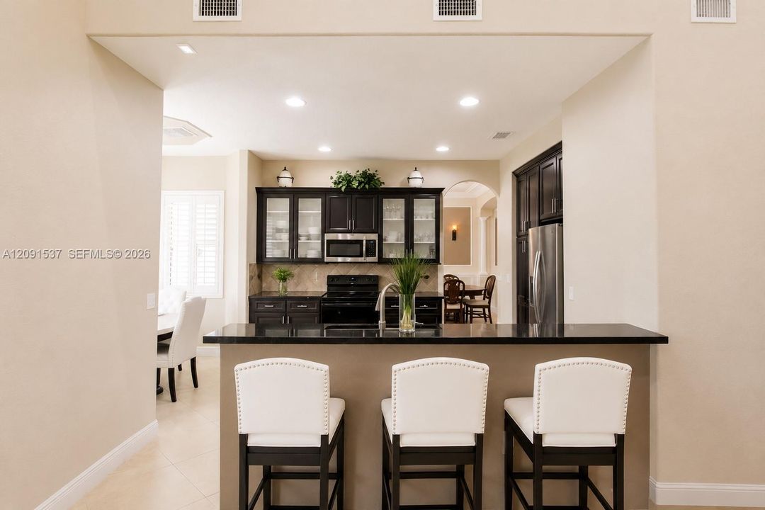 For Sale: $710,000 (5 beds, 3 baths, 2777 Square Feet)