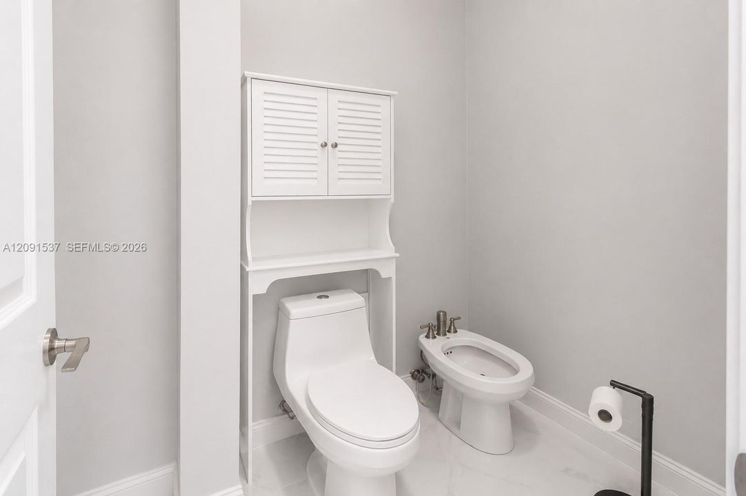 For Sale: $710,000 (5 beds, 3 baths, 2777 Square Feet)