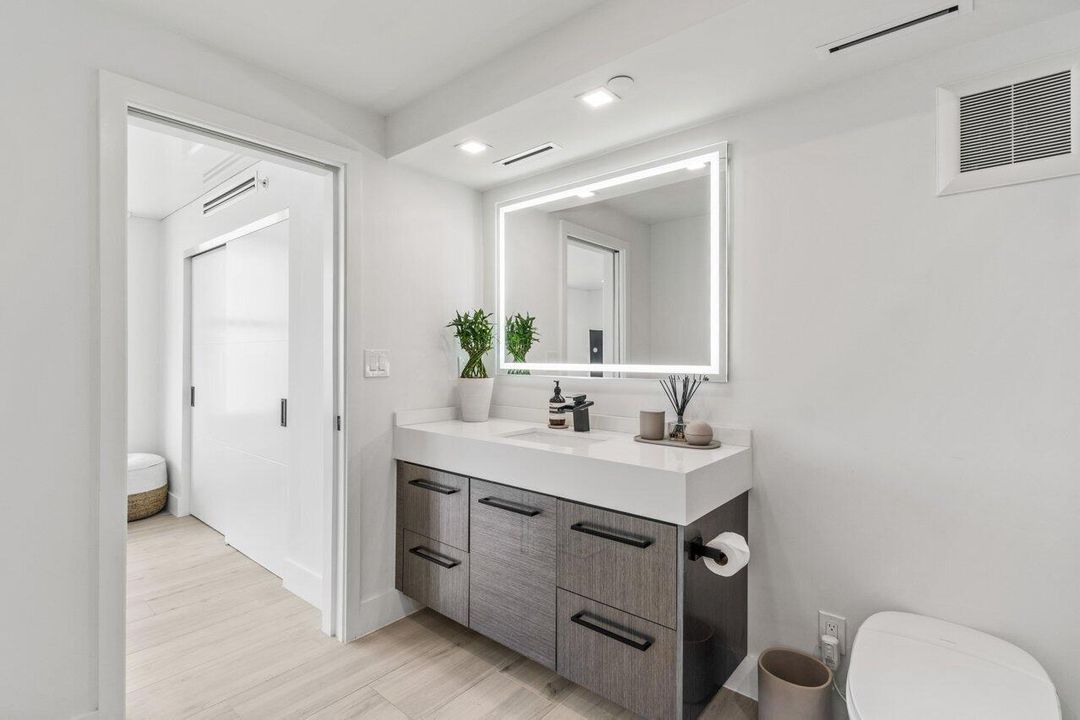 2nd Floor Full Bath 2