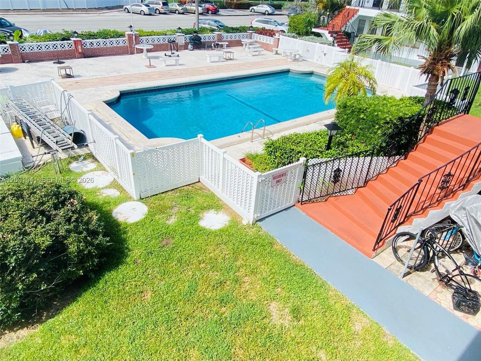 For Rent: $1,595 (2 beds, 1 baths, 739 Square Feet)