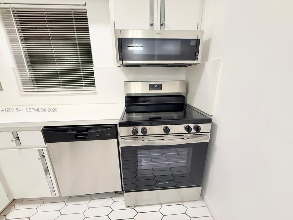 For Rent: $1,595 (2 beds, 1 baths, 739 Square Feet)