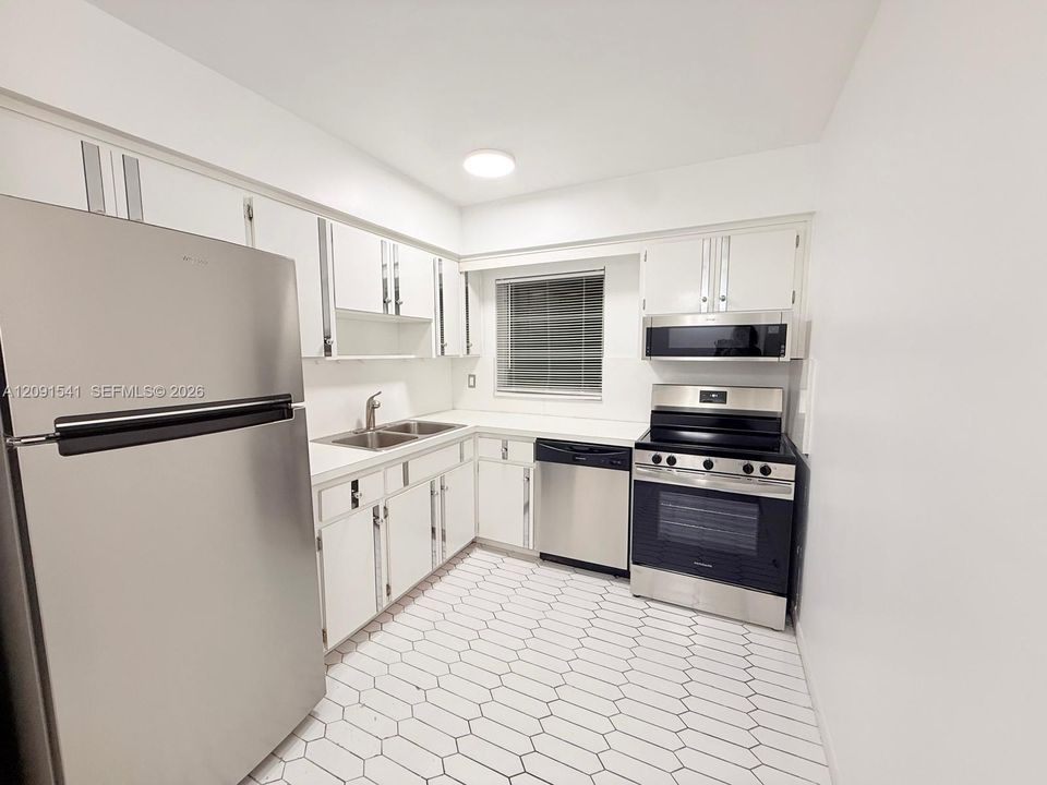For Rent: $1,595 (2 beds, 1 baths, 739 Square Feet)