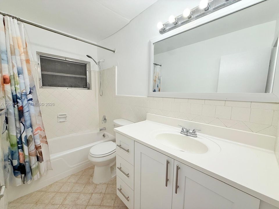 For Rent: $1,595 (2 beds, 1 baths, 739 Square Feet)
