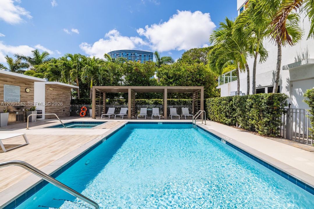 For Rent: $6,700 (3 beds, 3 baths, 1475 Square Feet)