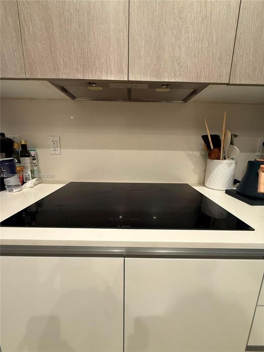For Rent: $6,700 (3 beds, 3 baths, 1475 Square Feet)
