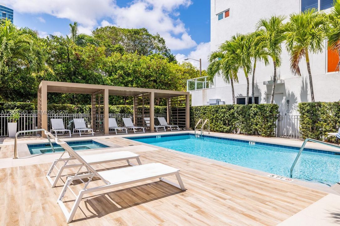 For Rent: $6,700 (3 beds, 3 baths, 1475 Square Feet)