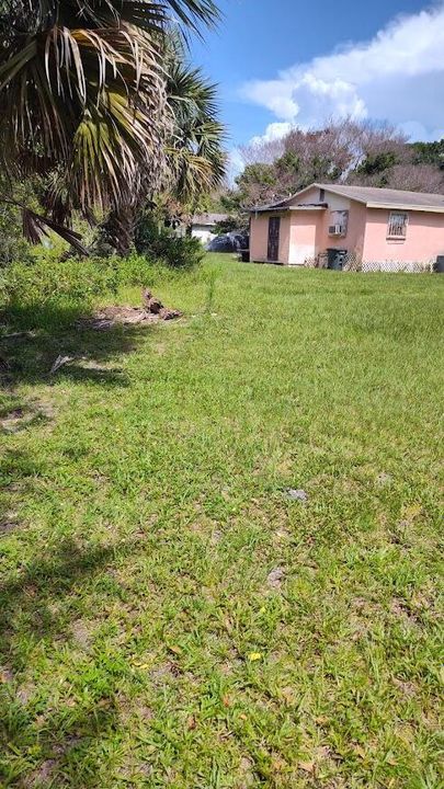 1203 Ave G.7