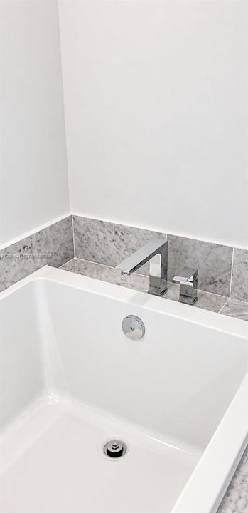 For Rent: $9,500 (3 beds, 4 baths, 1615 Square Feet)
