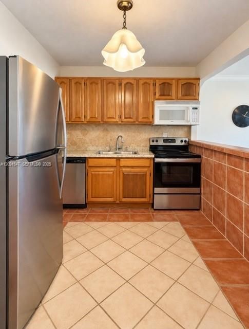 For Sale: $270,000 (1 beds, 1 baths, 1000 Square Feet)