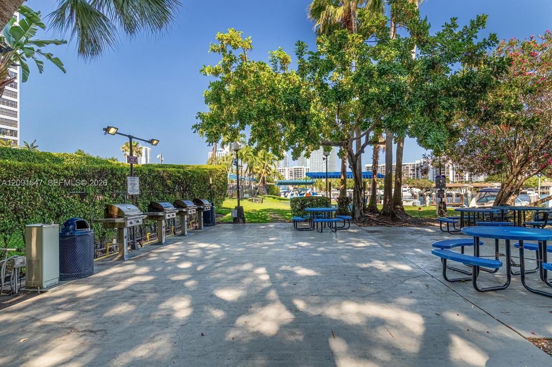 For Sale: $270,000 (1 beds, 1 baths, 1000 Square Feet)