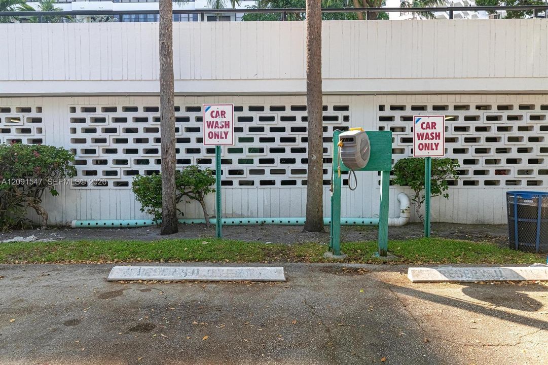 For Sale: $270,000 (1 beds, 1 baths, 1000 Square Feet)