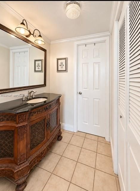 For Sale: $270,000 (1 beds, 1 baths, 1000 Square Feet)