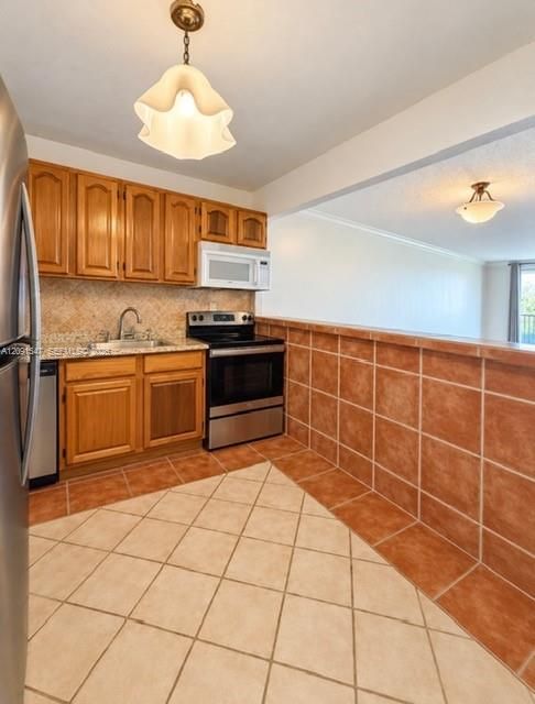 For Sale: $270,000 (1 beds, 1 baths, 1000 Square Feet)