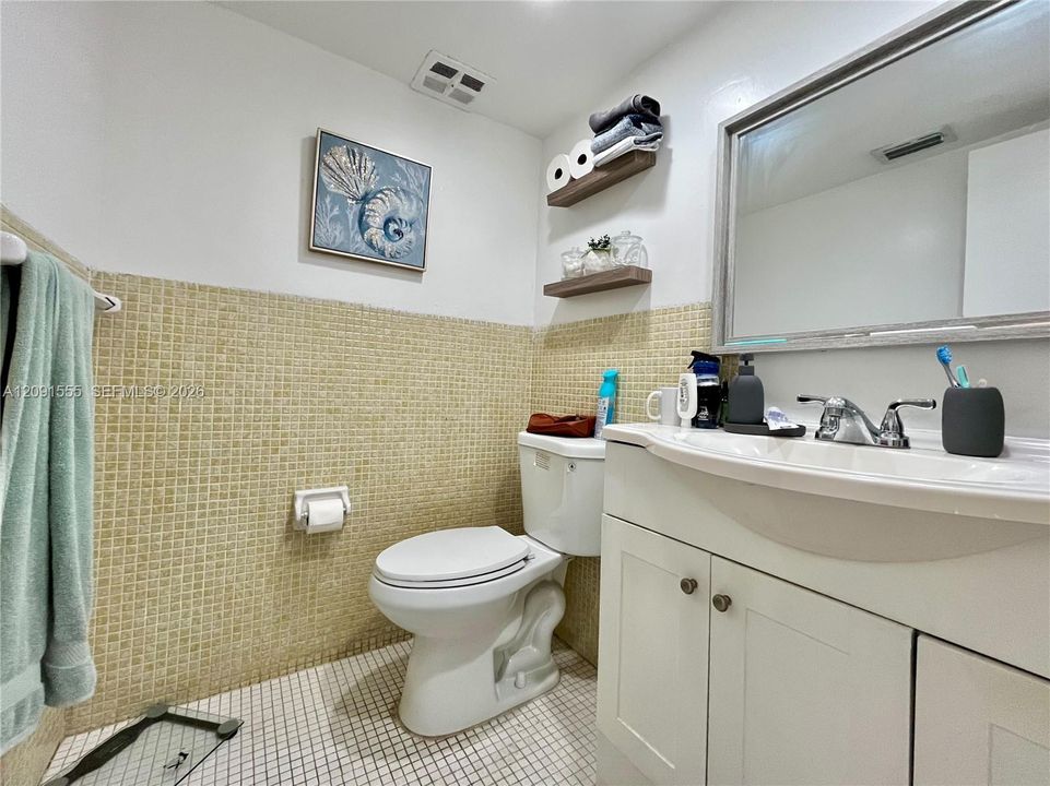 For Rent: $2,000 (2 beds, 1 baths, 1013 Square Feet)