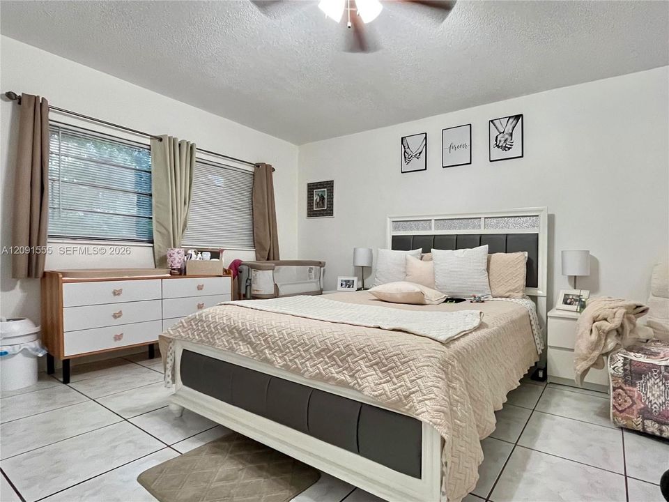 For Rent: $2,000 (2 beds, 1 baths, 1013 Square Feet)