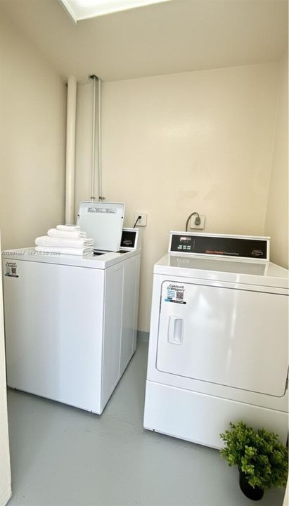 For Rent: $2,200 (2 beds, 2 baths, 847 Square Feet)
