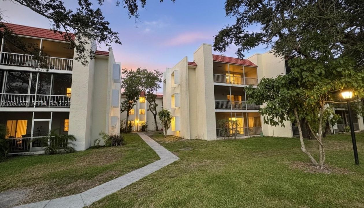 For Rent: $2,200 (2 beds, 2 baths, 847 Square Feet)