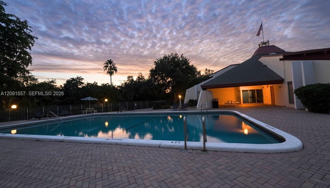 For Rent: $2,200 (2 beds, 2 baths, 847 Square Feet)