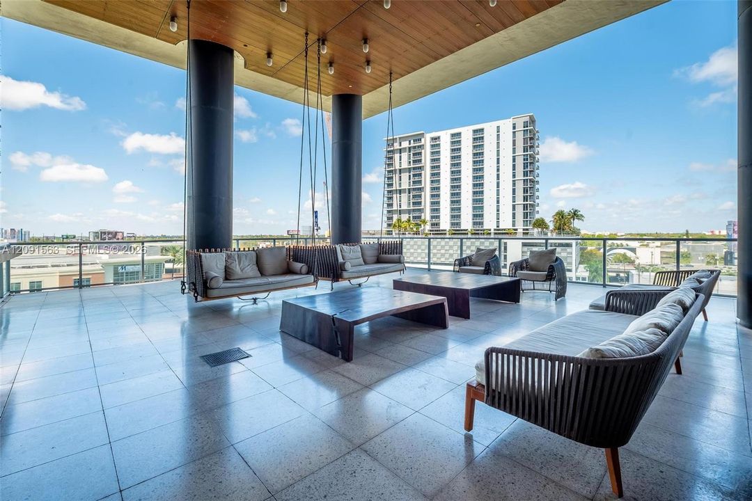 For Sale: $645,000 (2 beds, 2 baths, 1088 Square Feet)