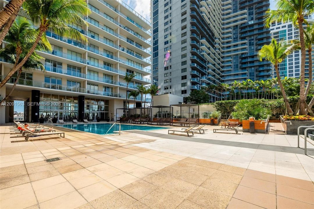 For Sale: $645,000 (2 beds, 2 baths, 1088 Square Feet)