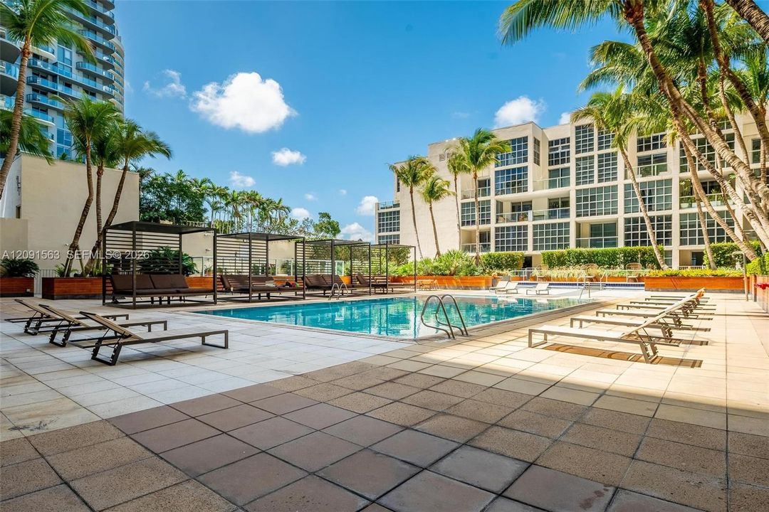 For Sale: $645,000 (2 beds, 2 baths, 1088 Square Feet)