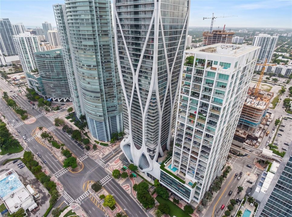 En Venta: $7,185,000 (4 camas, 5 baños, 4600 Pies cuadrados)