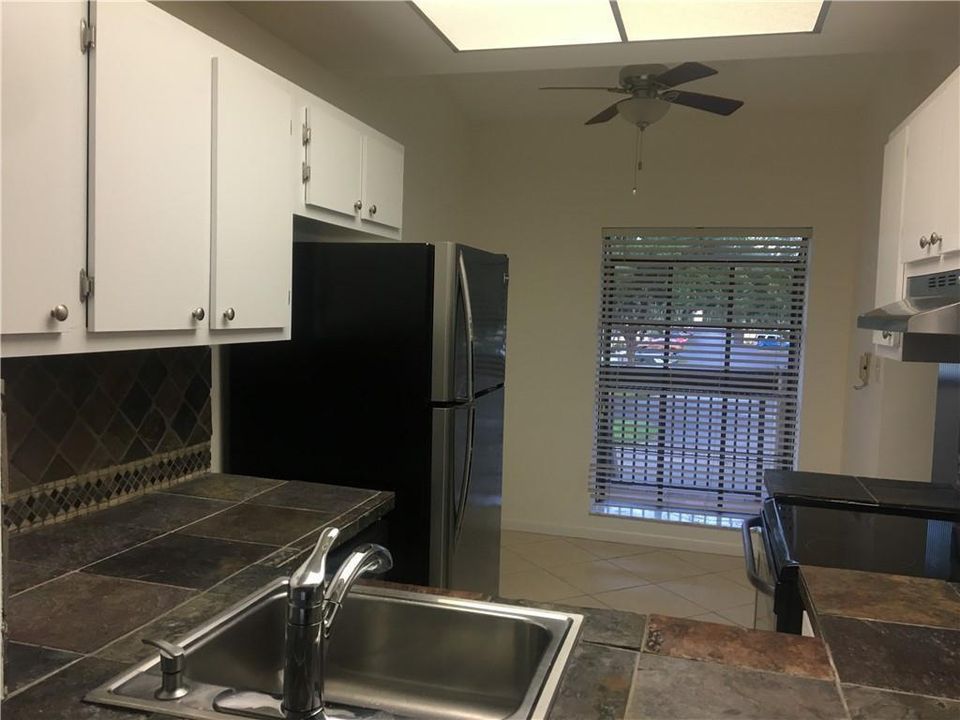 meadowridge 240 kitchen 2