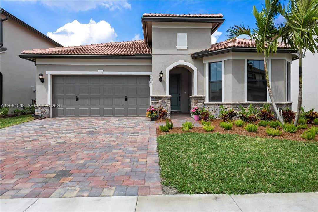 For Rent: $4,900 (3 beds, 2 baths, 2094 Square Feet)