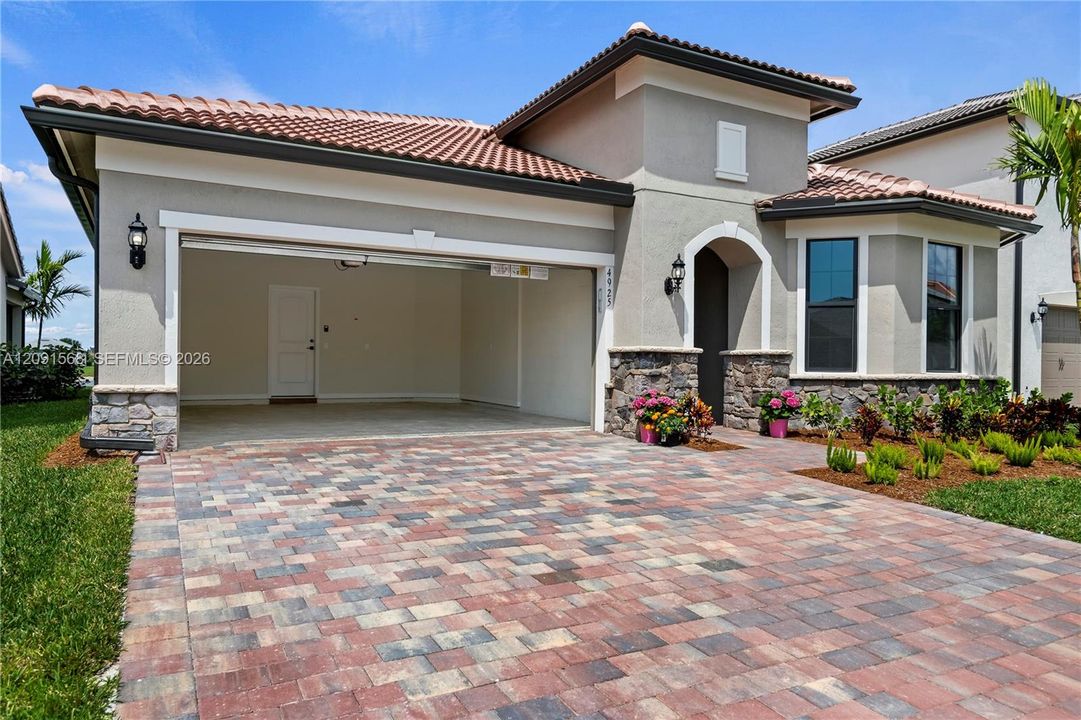 For Rent: $4,900 (3 beds, 2 baths, 2094 Square Feet)