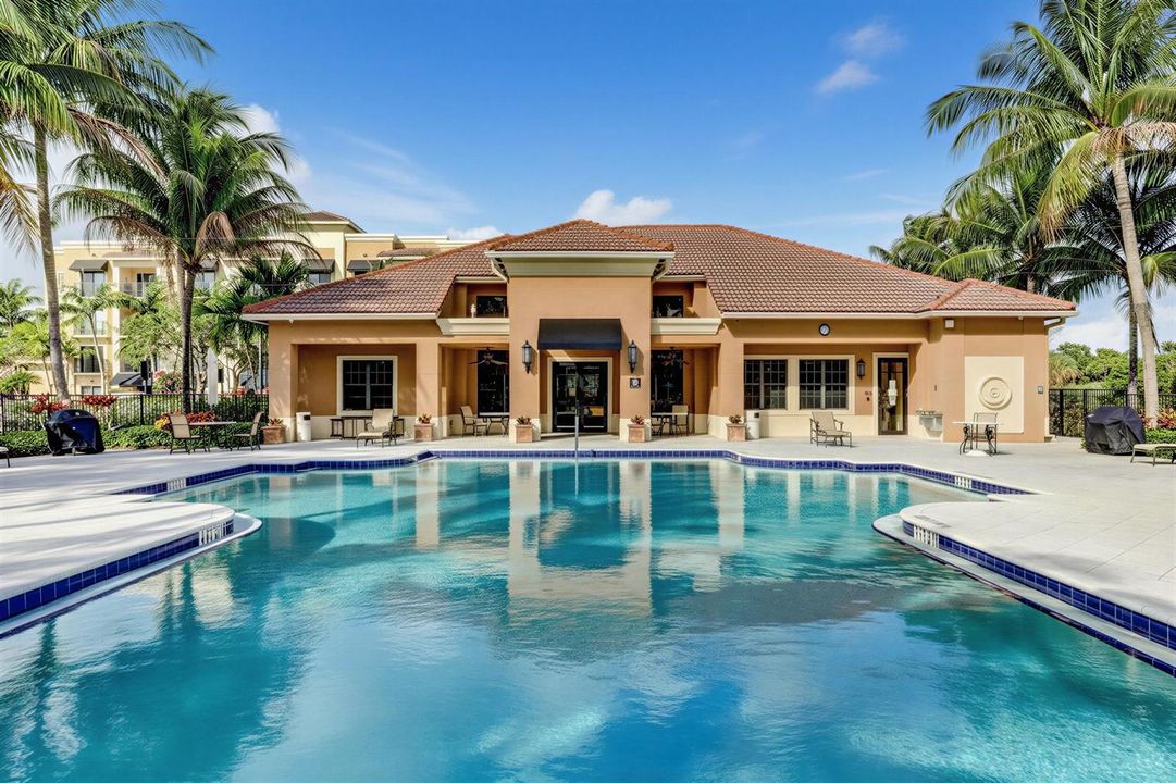 pool clubhouse (1)