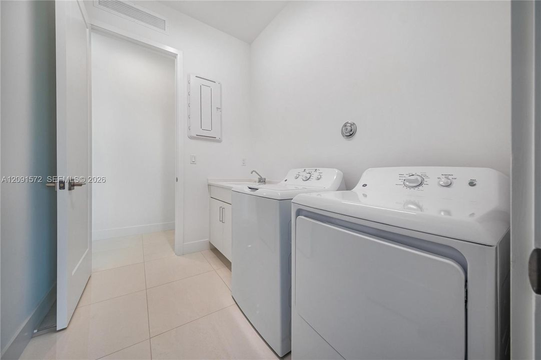 En Venta: $1,875,000 (3 camas, 3 baños, 3561 Pies cuadrados)