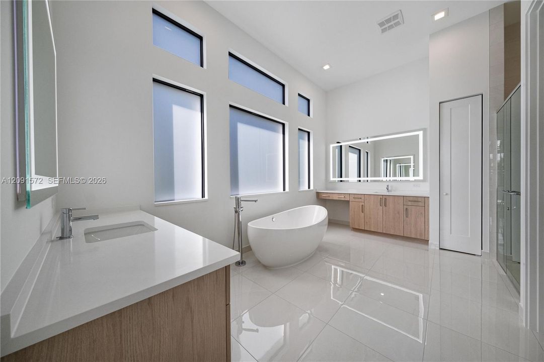 En Venta: $1,875,000 (3 camas, 3 baños, 3561 Pies cuadrados)