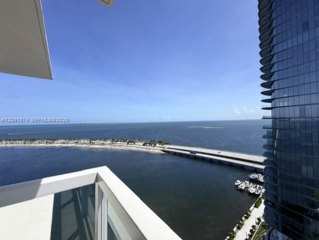For Rent: $3,150 (1 beds, 1 baths, 886 Square Feet)