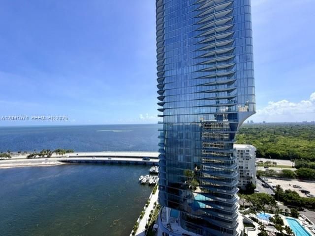 For Rent: $3,150 (1 beds, 1 baths, 886 Square Feet)