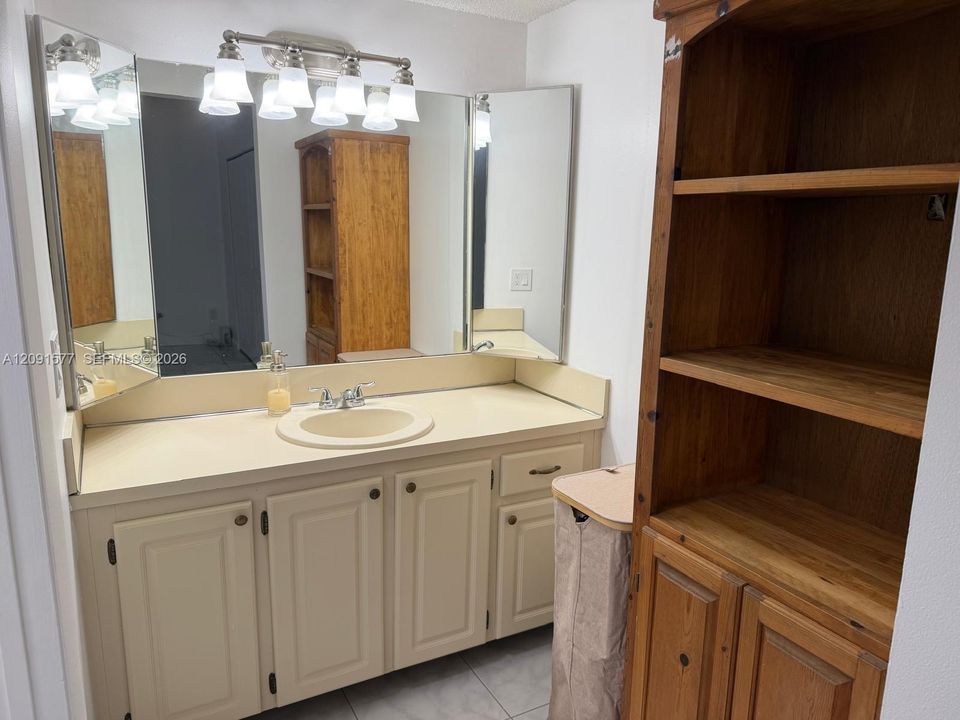 В аренду: $2,350 (1 спален, 1 ванн, 891 Квадратных фут)
