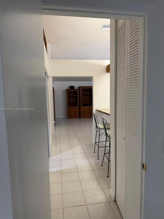 В аренду: $2,350 (1 спален, 1 ванн, 891 Квадратных фут)
