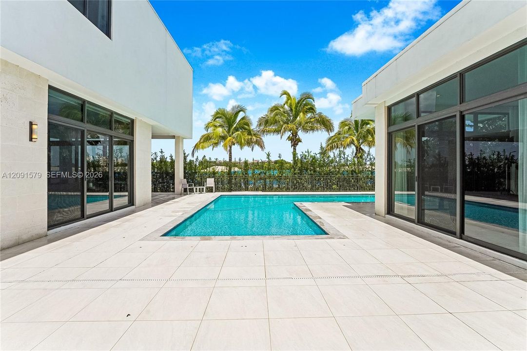 For Sale: $3,695,000 (6 beds, 8 baths, 7681 Square Feet)